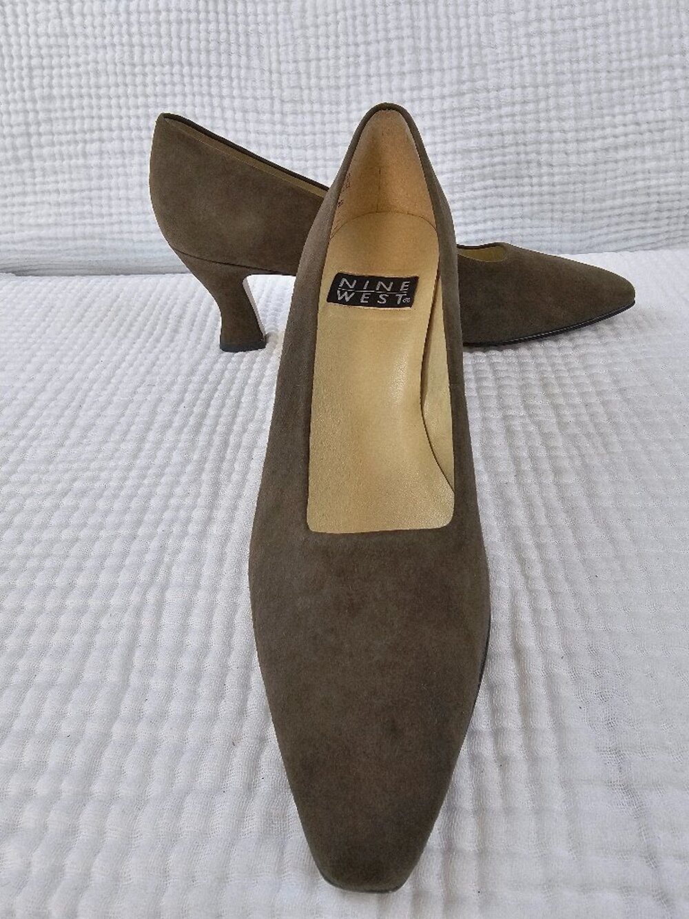 Nine West Vintage Olive Green Suede Kitten Heel Pump - Women's 8